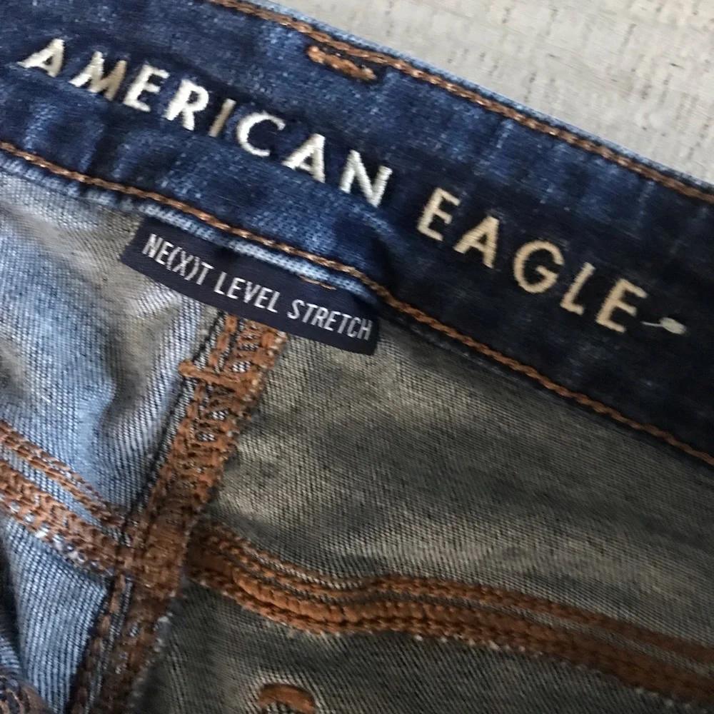 American Eagle Distressed Hi-Rise Jegging Crop